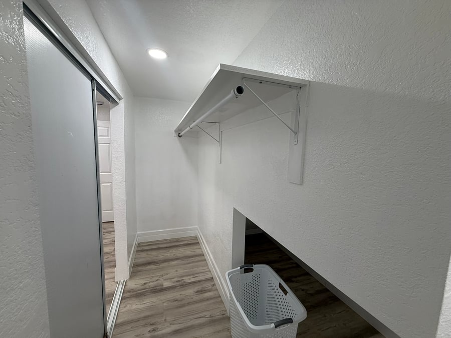 Masted bed walk in Closet