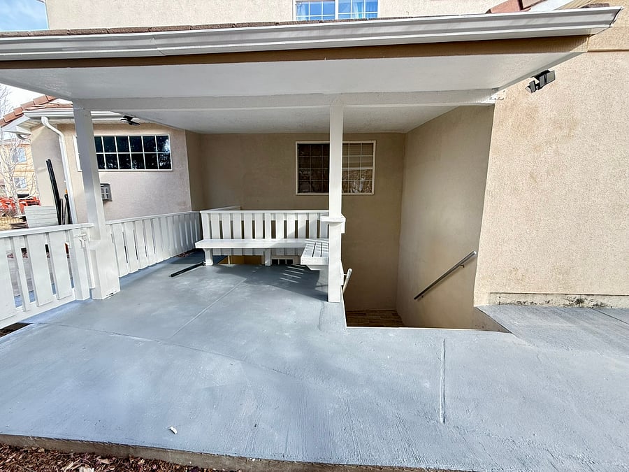 Exterior Entrance area