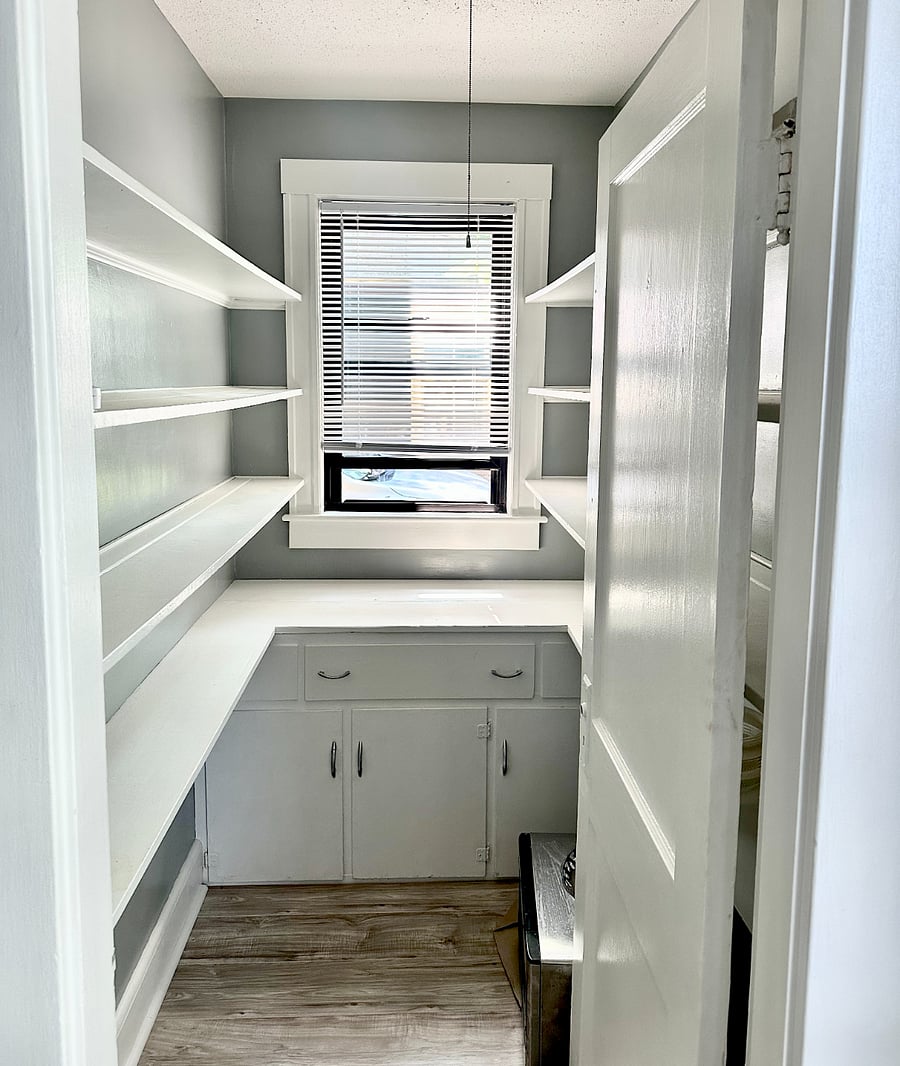 Walk-in pantry off kitchen perfect for keeping kitchen organized of clutter,   storing small appliances, bulk food items. Extra counter space for food prep, beverage/coffee station or unloading groceries.