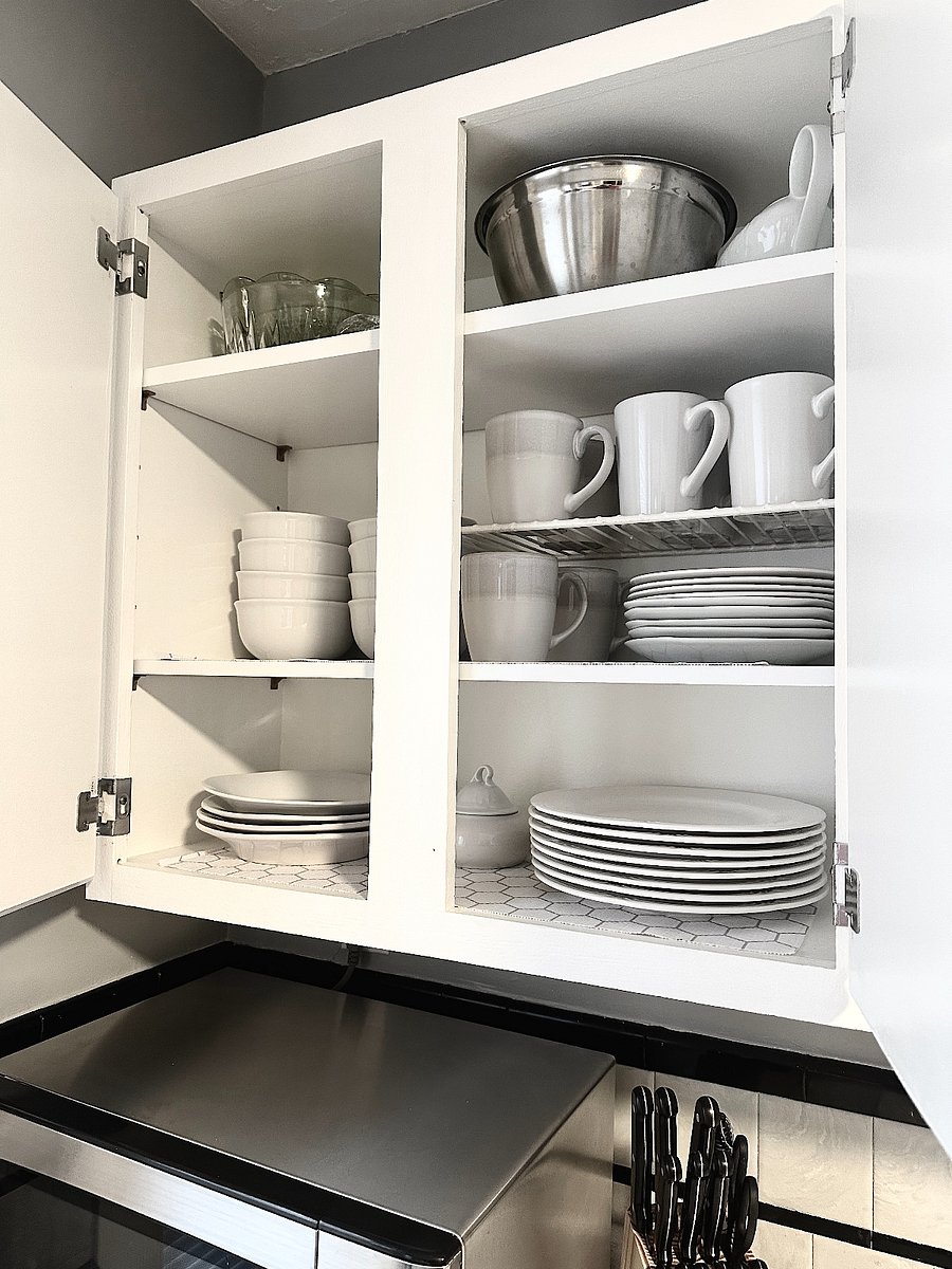 Fully stocked with dinnerware, bowls, mugs, tea set, gravy boat, serving pieces and full set of knives in knife block. Wine rack and wine glasses assure you have everything you need for relaxation and entertaining.
