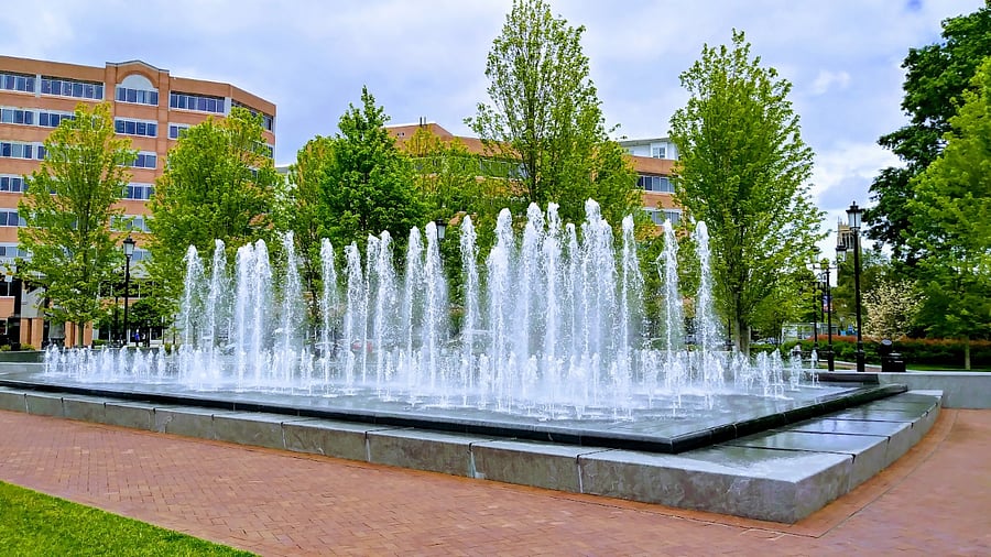 Quincy offers abundant green space with numerous parks for recreation, sports fields, skate parks & golf courses. This property location is walking distance to outdoor activities, upscale dining, boutique shopping, historic sites & diverse groceries.
