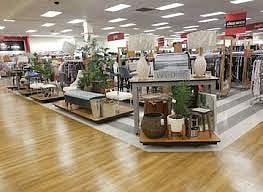 From boutiques to the Galleria ... varied and unique shopping opportunities are within walking distance!