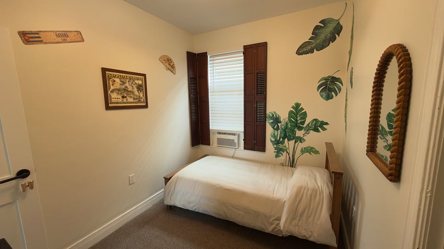 Bedroom 3 with twin bed