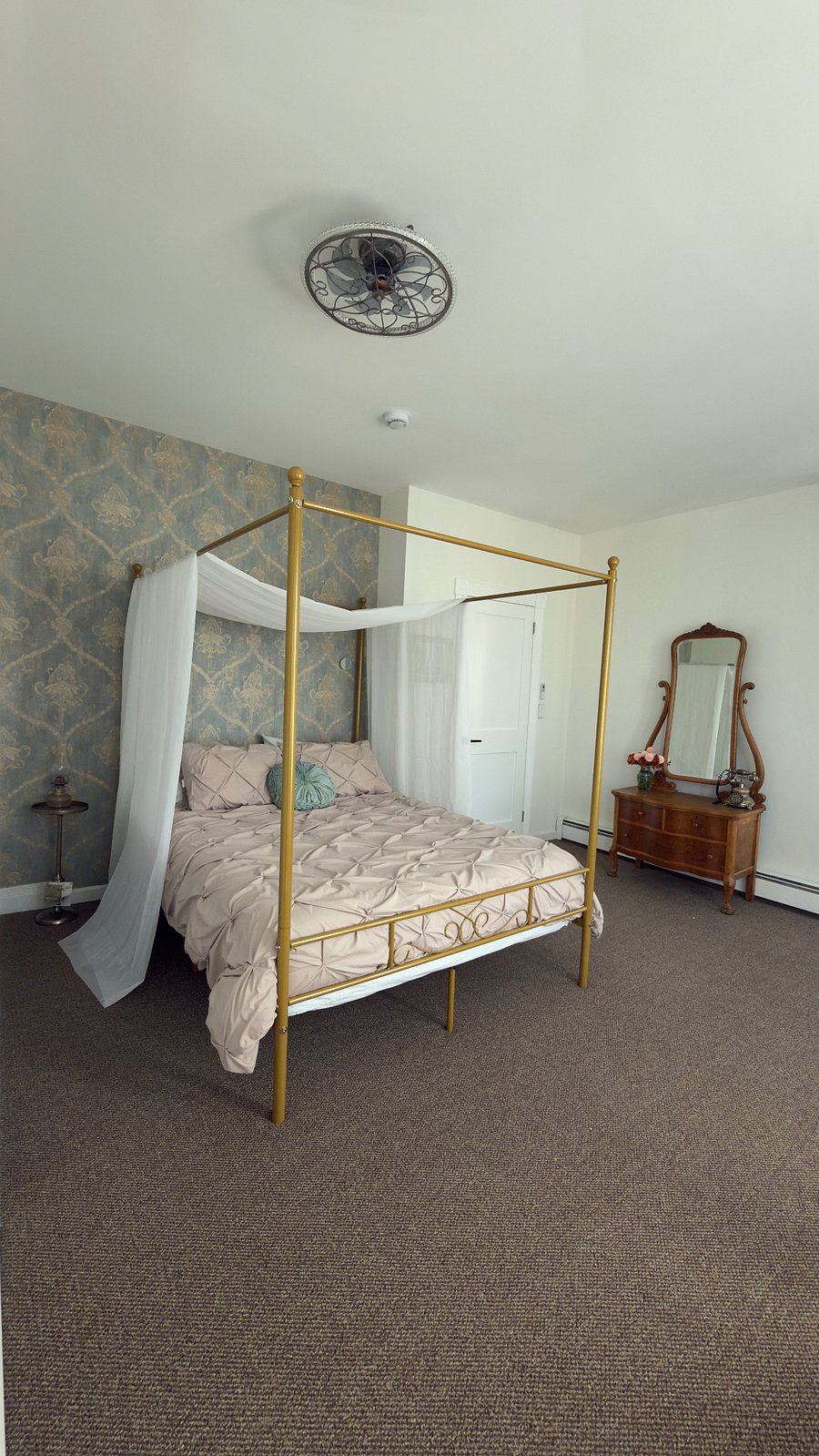 Bedroom 1 with Queen bed