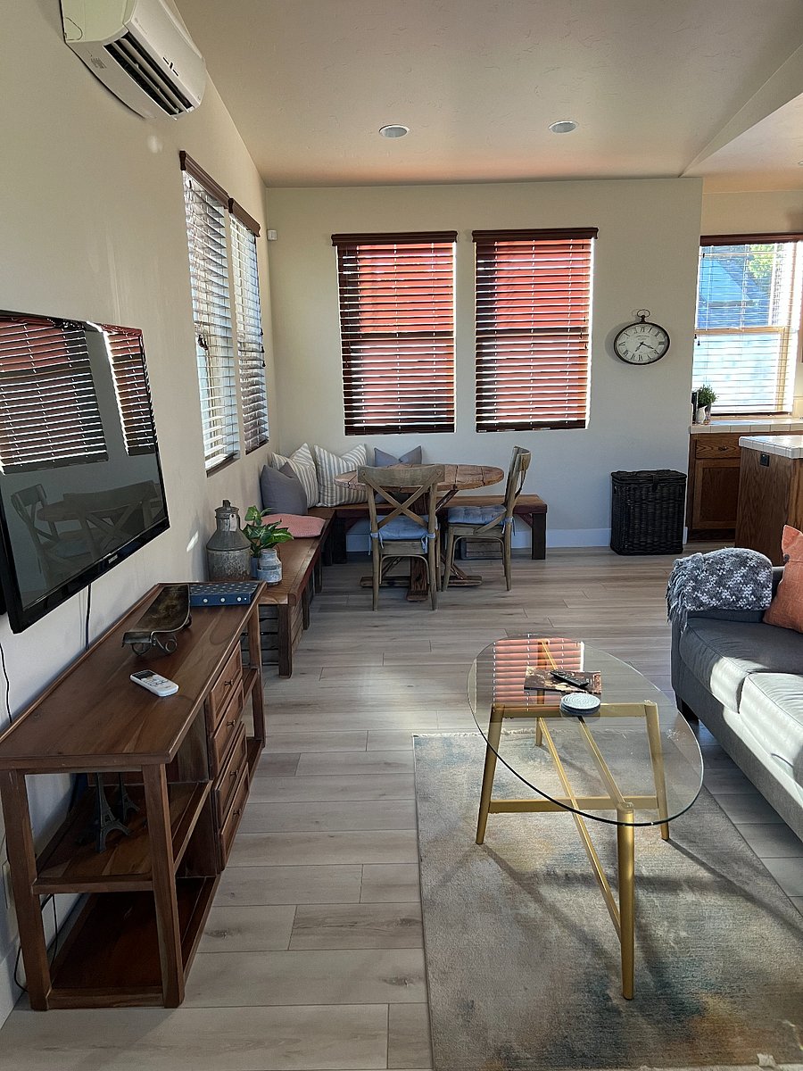 Living / Nook Areas