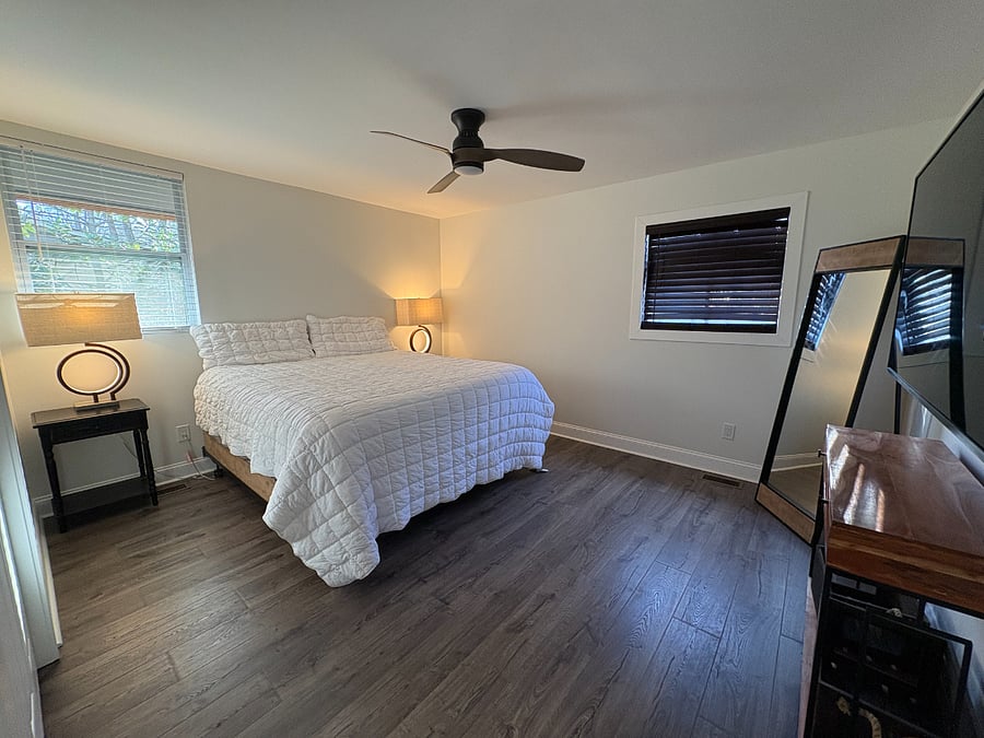 Guest Bedroom 3 with King size bed 65inch TV.