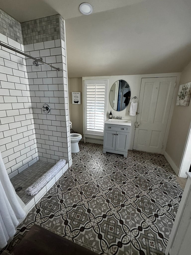 Unit B Bathroom