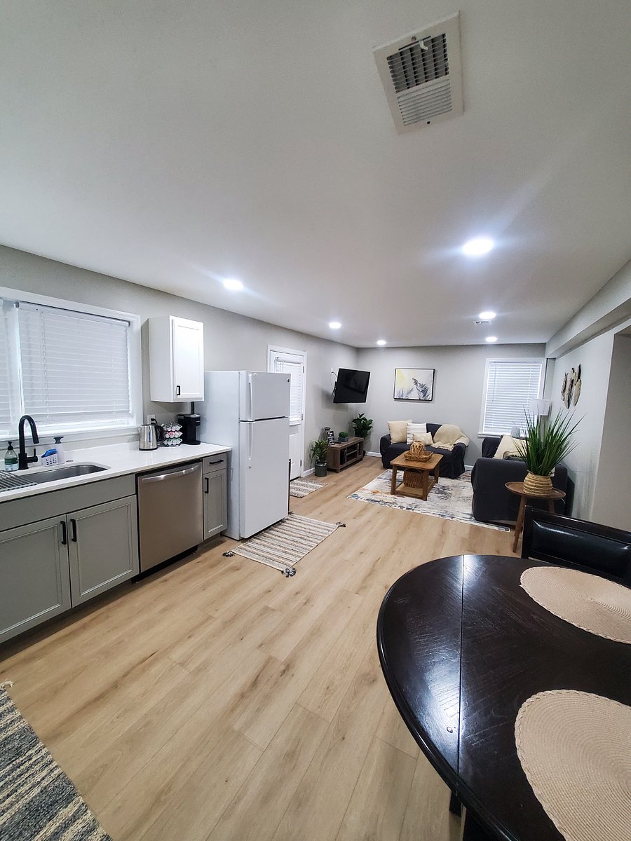Full kitchen and dining area.