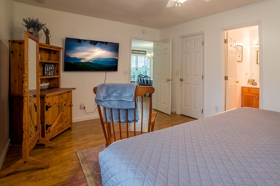 Master bedroom King bed