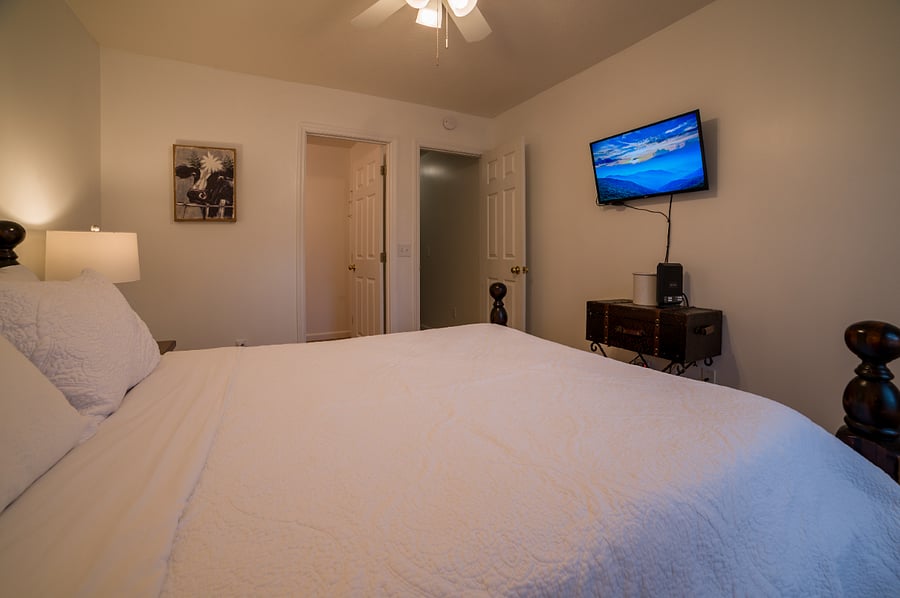 2nd Bedroom queen bed