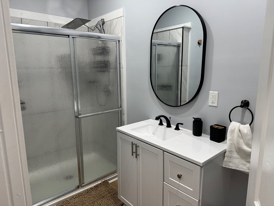 Downstairs Bathroom (2)