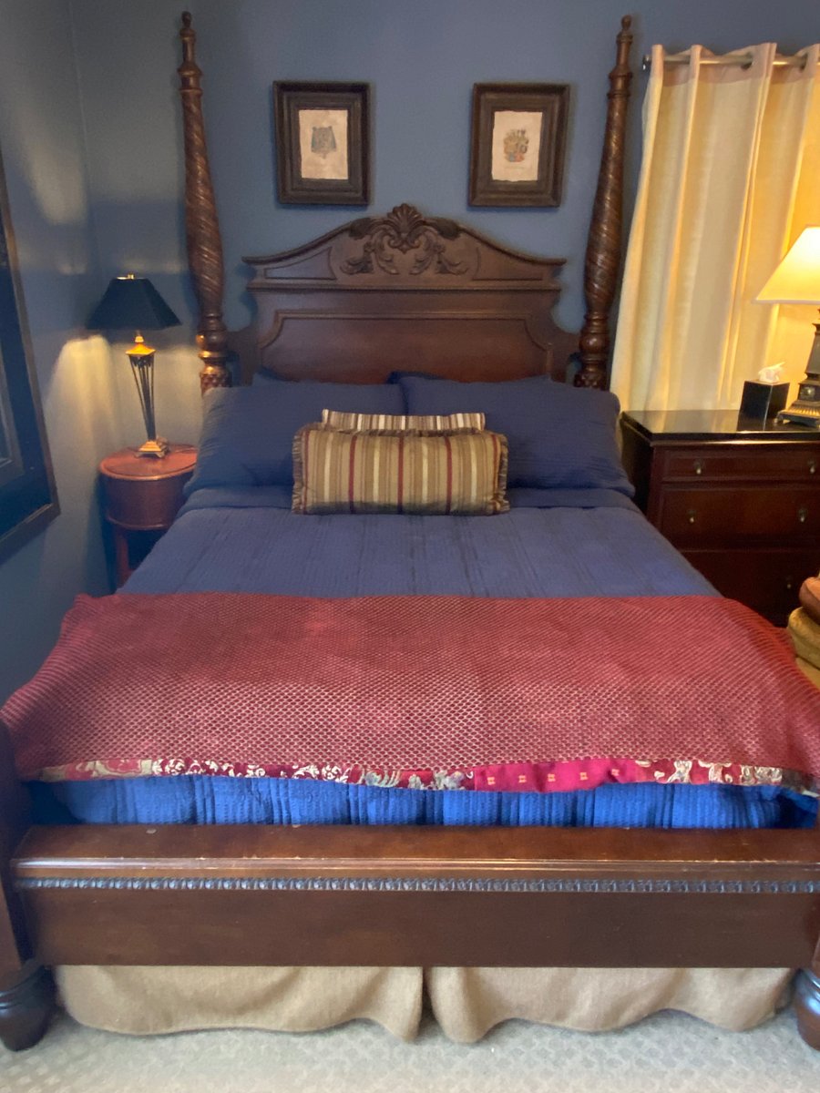 Main Bedroom - Queen Bed
