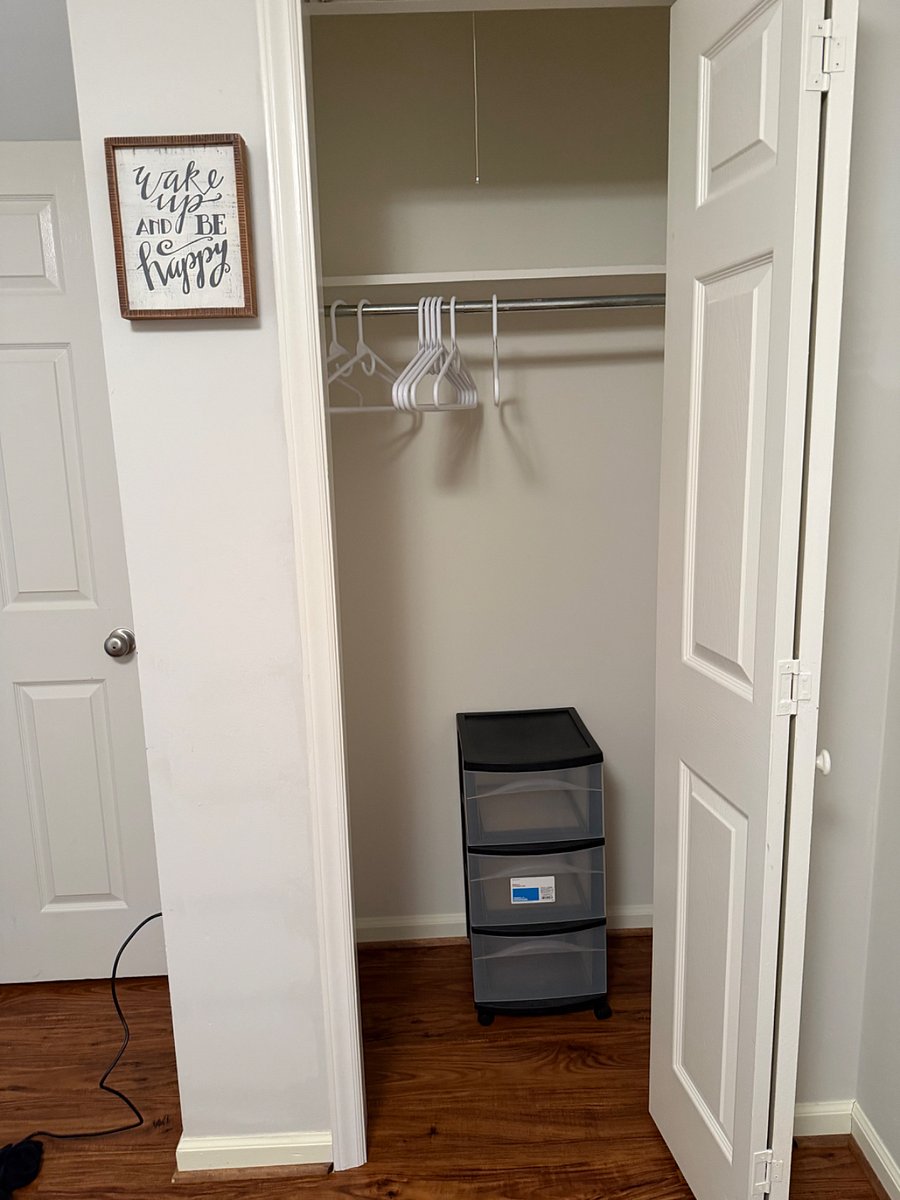 Closet in bedroom 2