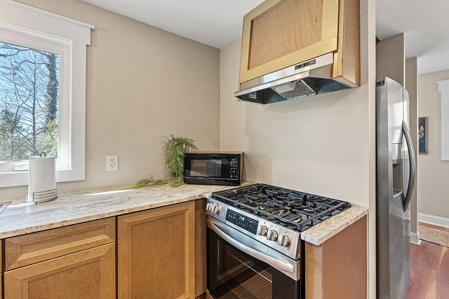 Added backsplash 