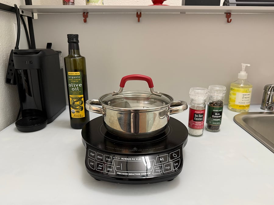 The hot plate is stored under the kitchenette. Please use the kitchen fan when cooking. Thank you for keeping the guest suite dry.