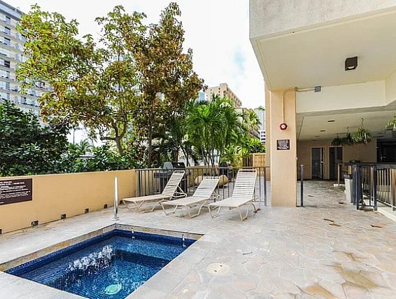 Jacuzzi at Aloha Drive Building