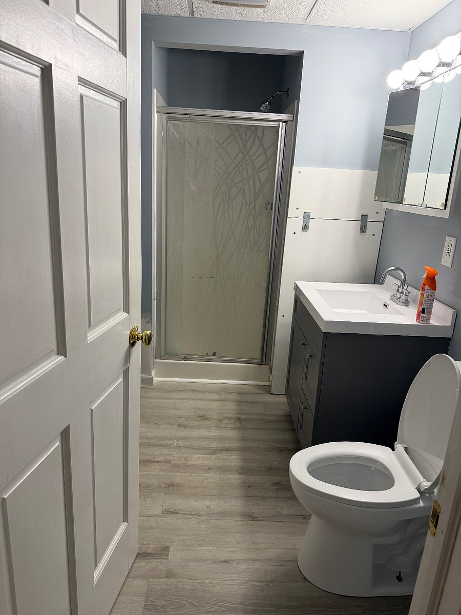 1.5 Bathroom
(Toilet & shower)