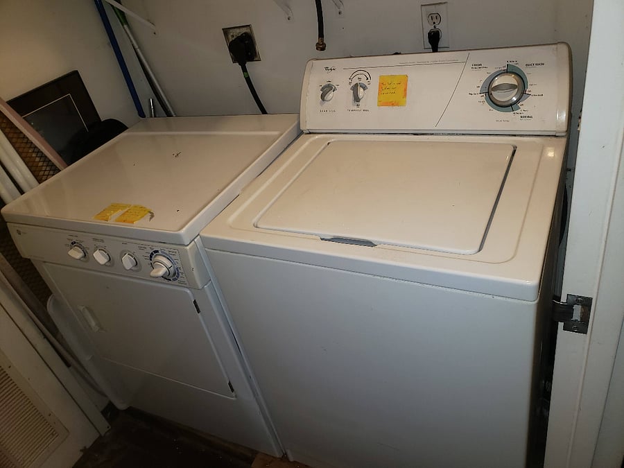 In-unit laundry:)