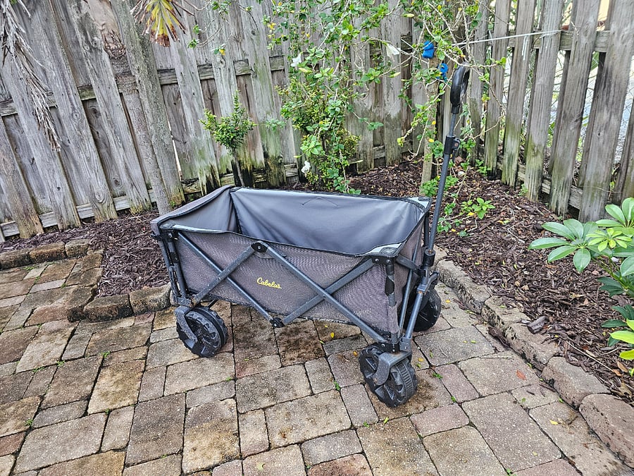 Trolley/wagon to take on your stroll to the beach.