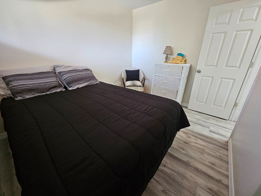 Second bedroom with queen bed