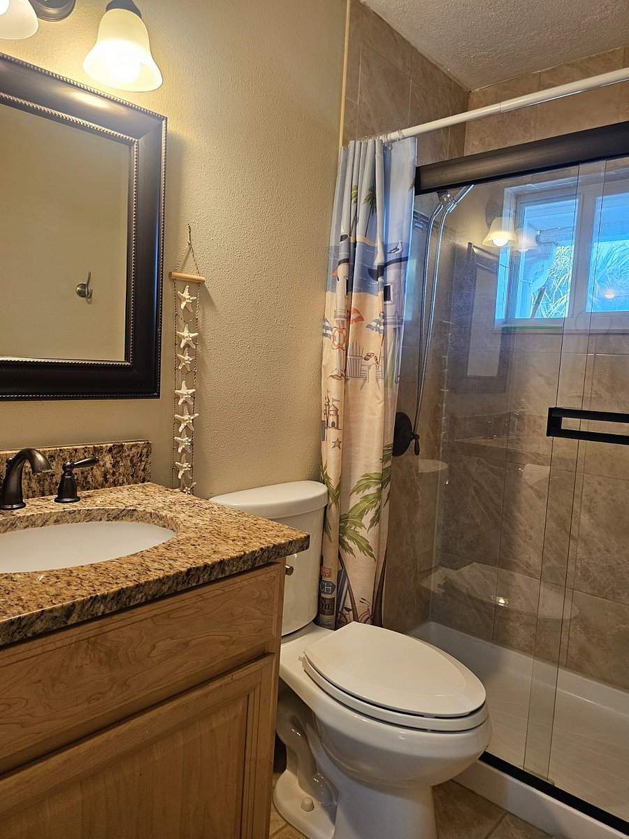 Master bath, upstairs