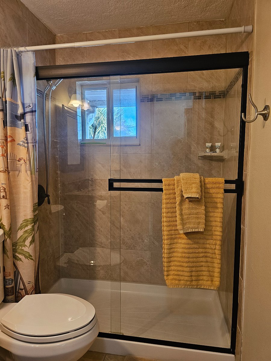 Master bath, upstairs