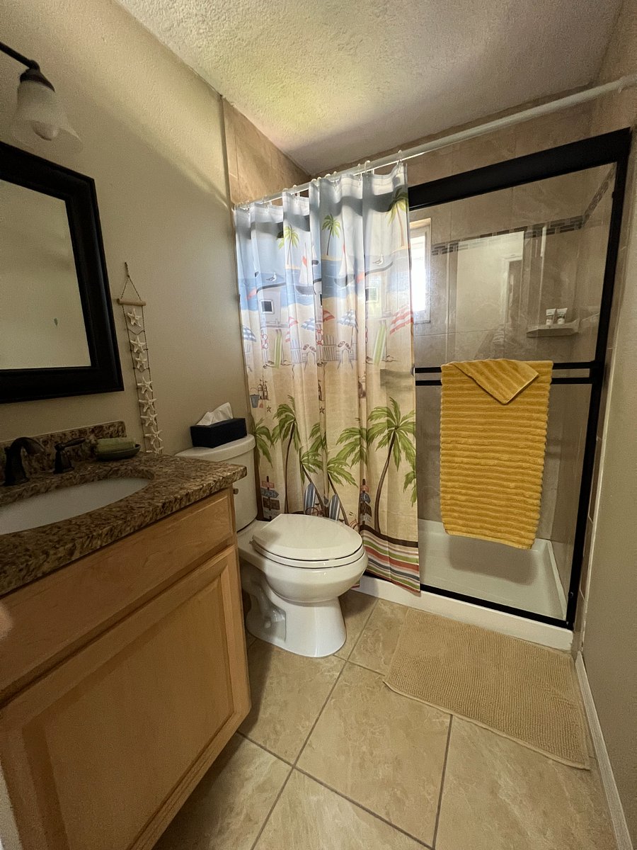 Master bath, upstairs