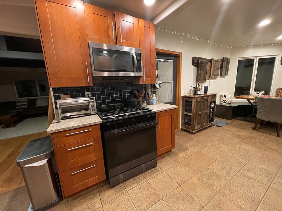 Kitchen - Stove, Oven, Microwave