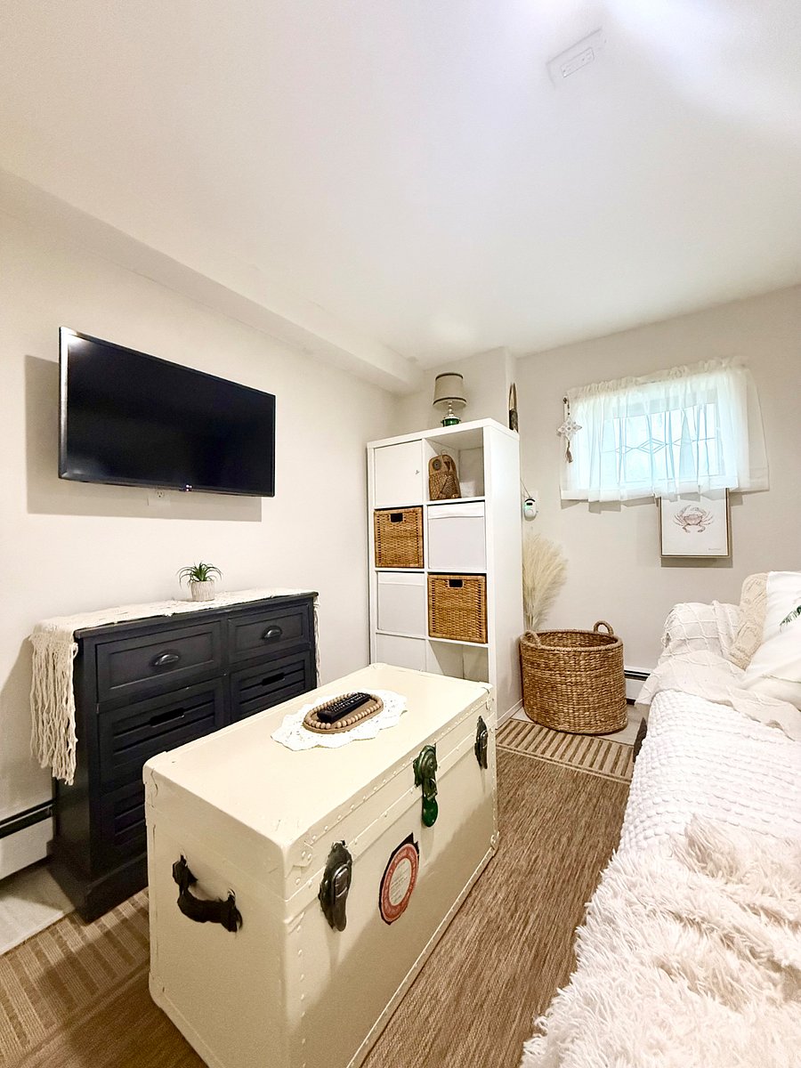 Smart Tv, Storage cubes, storage in coffee table. Cozy couch. 