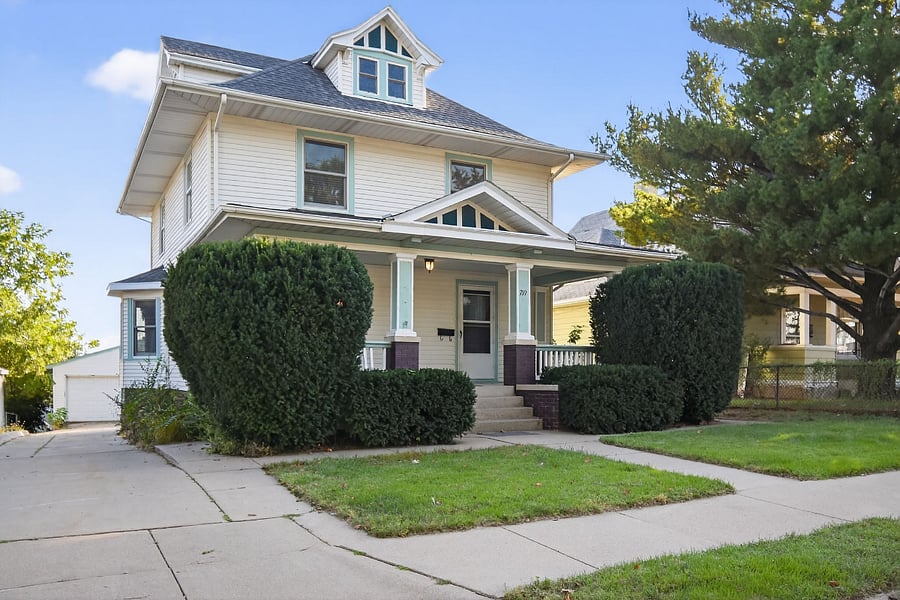 Charming wooden home on Pine Street, Omaha. Classic architecture meets cozy hospitality.