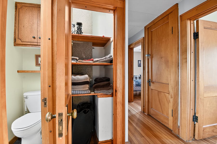 Clean and bright bathroom with fresh towels and all essentials for a comfortable stay.