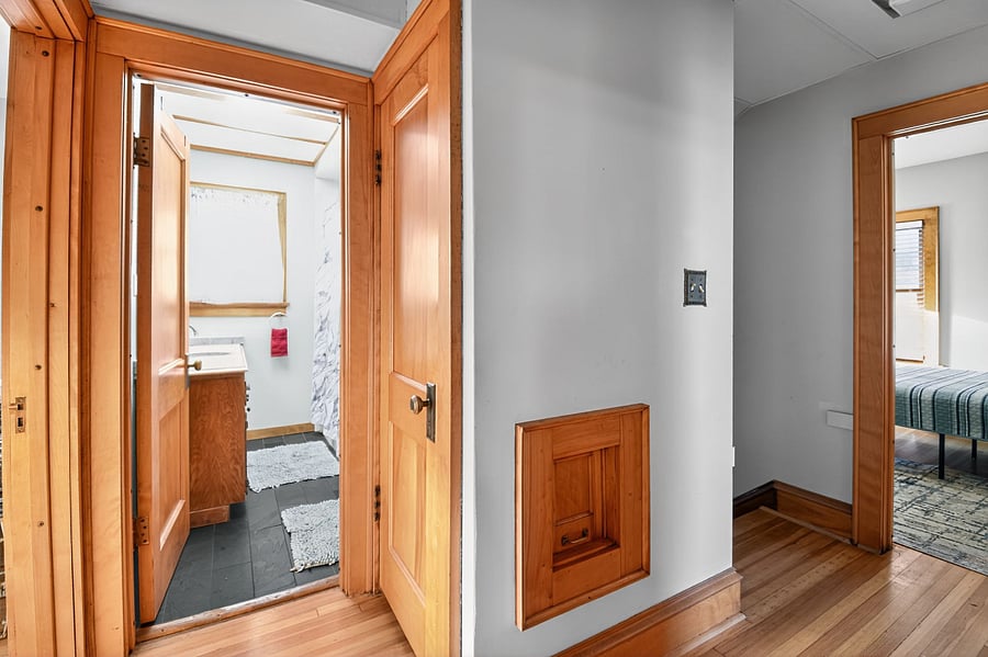Clean and bright bathroom with fresh towels and all essentials for a comfortable stay.