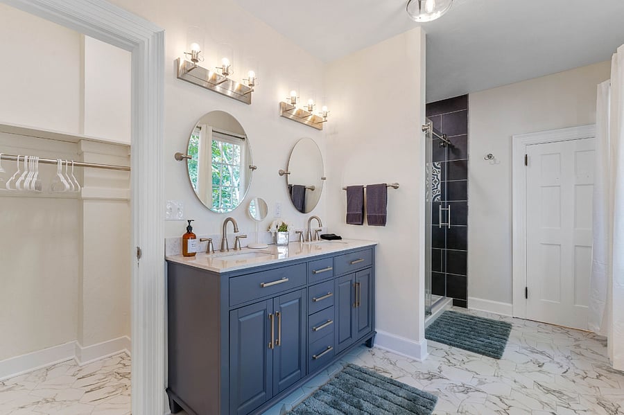 Ensuite Primary Bathroom