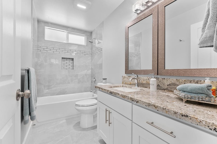 Hallway Full Bathroom