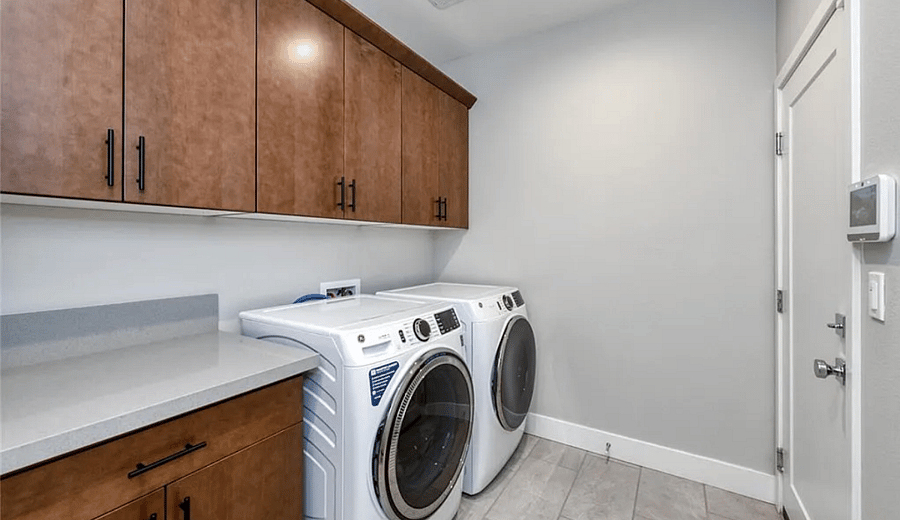 Exclusive Laundry access 2 days/week.