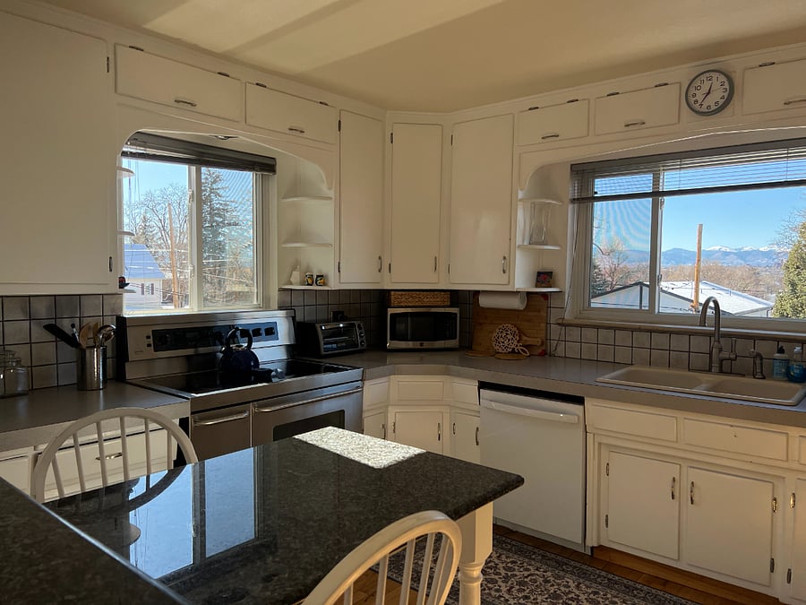 Fully equipped kitchen-with-a-view