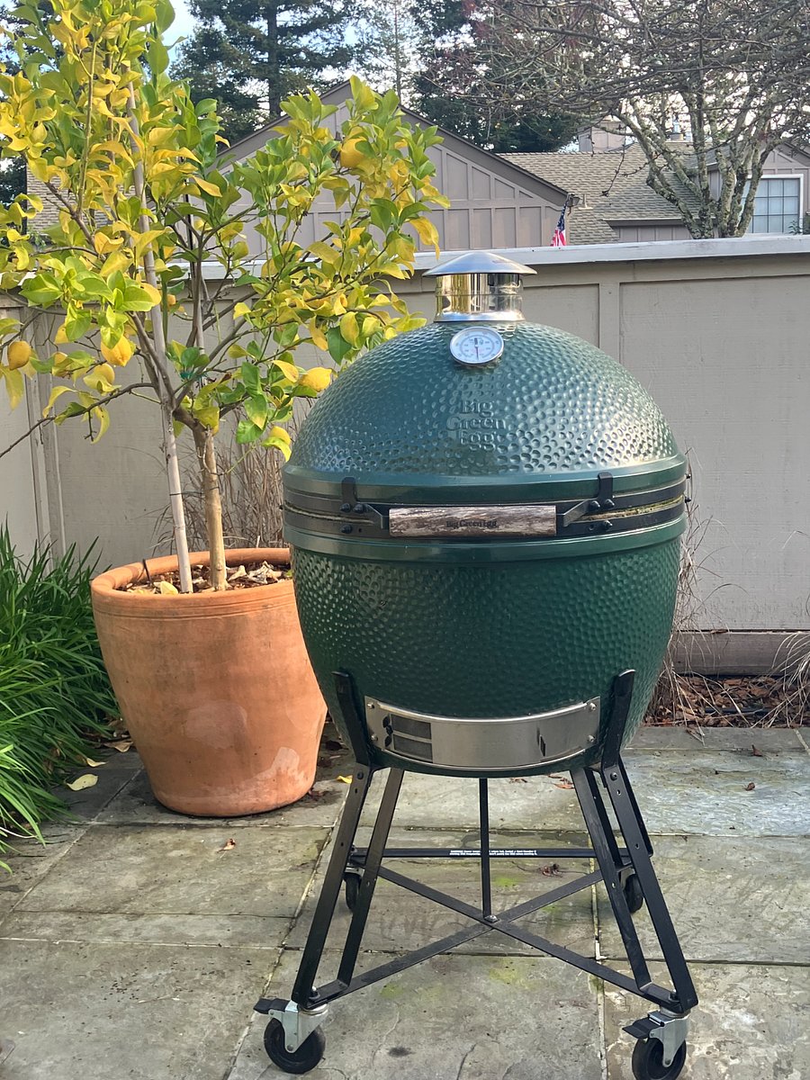 Big Green Egg - ceramic oven with charcoal fire, able to cook with high heat