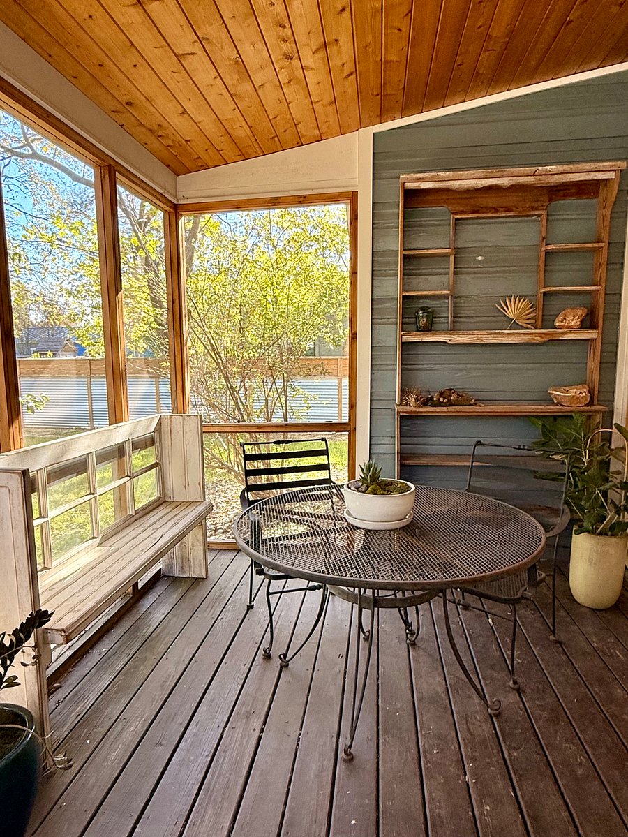 Screened back porch