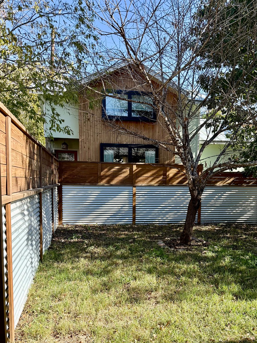 View or rear guest house from backyard