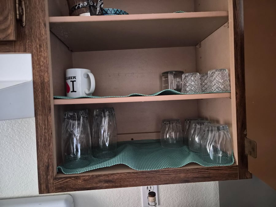 there are more mugs and wine glass not shown in pic