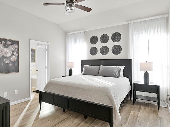 Master Bedroom, king bed, Smart TV, walk in closet