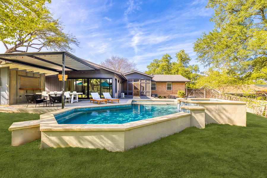 Soak up the sun on poolside loungers or take a dip in your private resort-style poolpure relaxation in the heart of Austin.