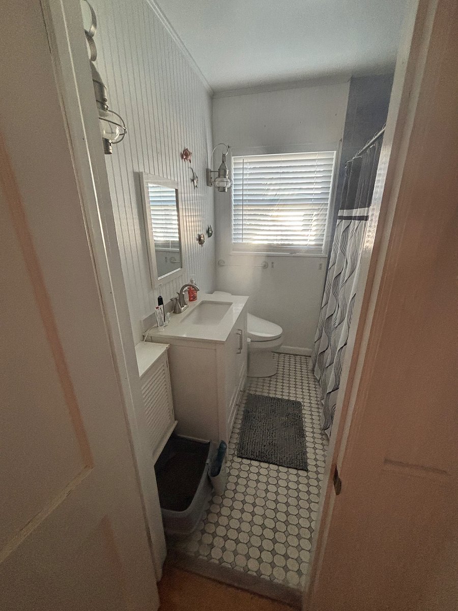 Entrance to the bathroom