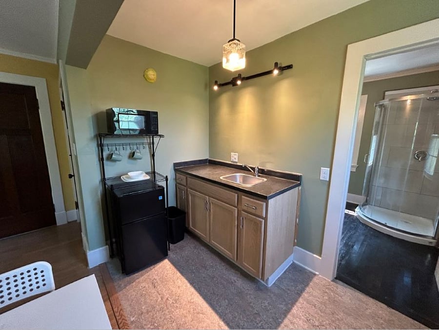 Suite 2 Kitchenette
