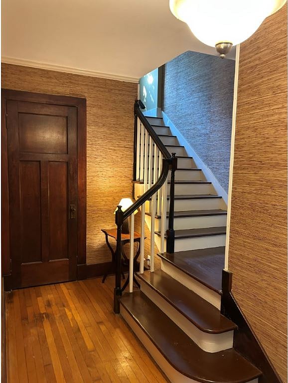 1st Floor Entry