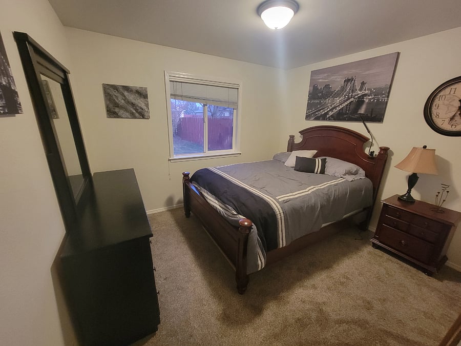 Bedroom #1 - Queen  bed