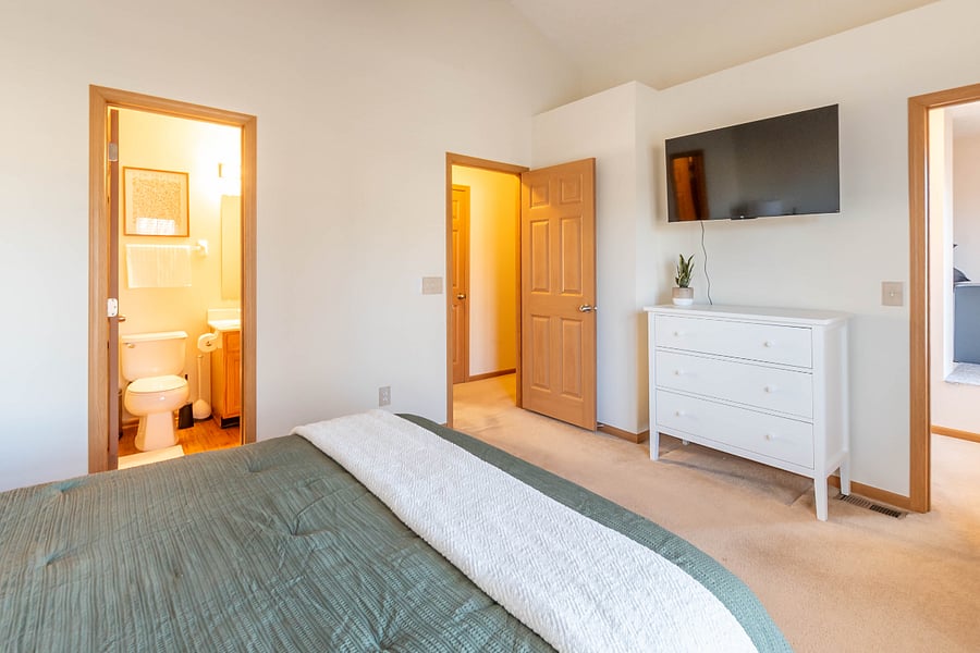 MB includes a 44" smart TV and direct access to the bathroom