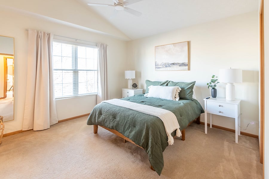 Large master bedroom with walk-in-closet and 44" smart TV!