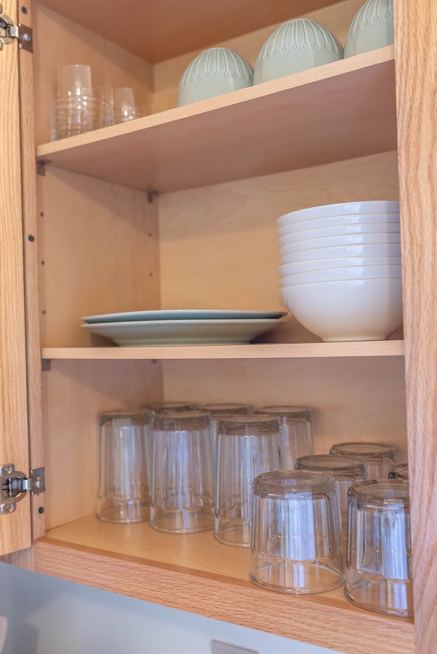 Includes place settings for up to 8 people!