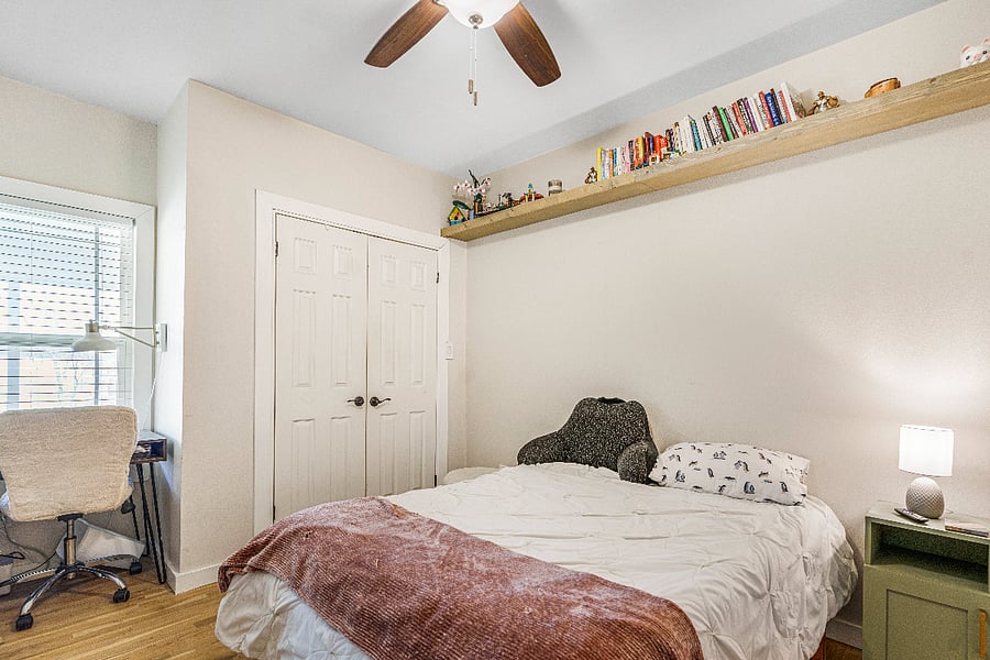 Middle bedroom plus workspace and closet - full bed